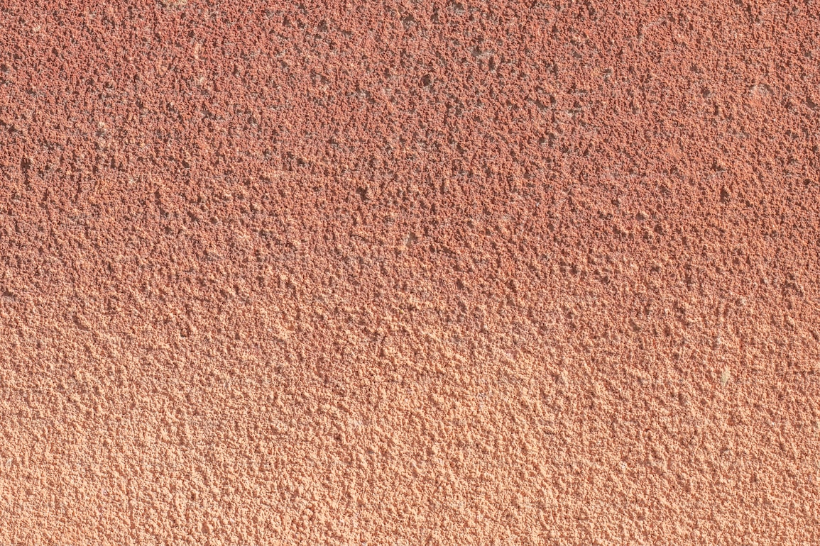 Mud-plastered surface