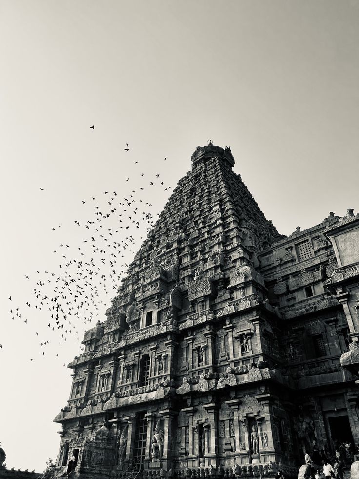 the Thirumanjana Gopuram